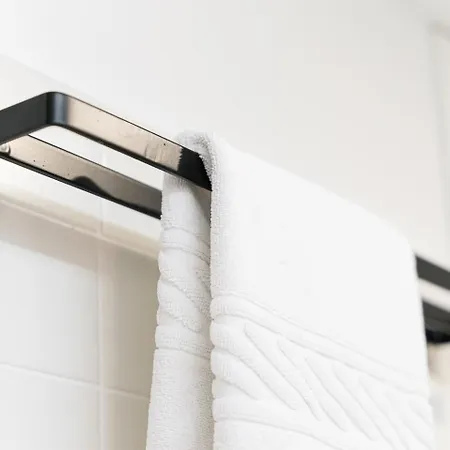 Daire Guestready - Amazing In The Heart Of *